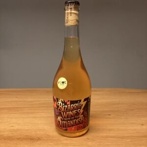 botella de vino tinto natural Bizarria Wines Outlandish elaborado con monastrell y fermentacion espontanea en Yecla Murcia